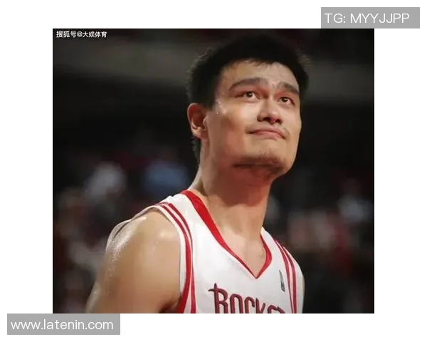 比尔沃顿与姚明的篮球传奇对话：跨越时代的巨星风采与影响力探讨