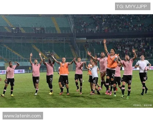 那不勒斯友谊赛大胜热刺五比一乌龙球引发全场欢呼与转会热议