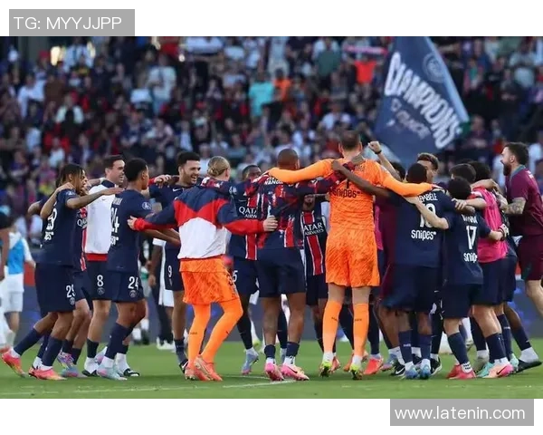 中超激战：里昂狂胜巴黎圣日耳曼6比2神扑瞬间引发全场欢呼