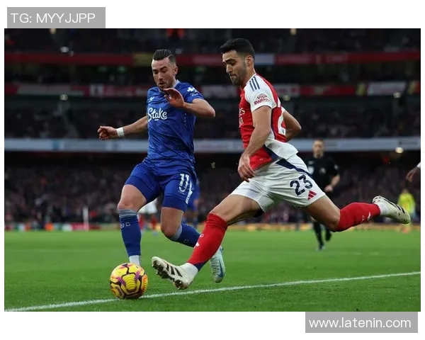 西甲精彩对决阿森纳与AC米兰战成平局神扑瞬间引发全场热烈反响